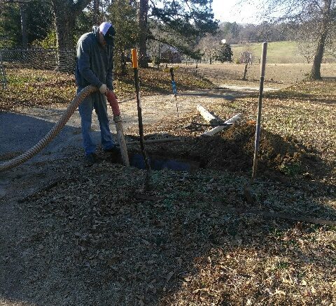 Boggeros-Septic-Tank-LP-tank-being-pumped